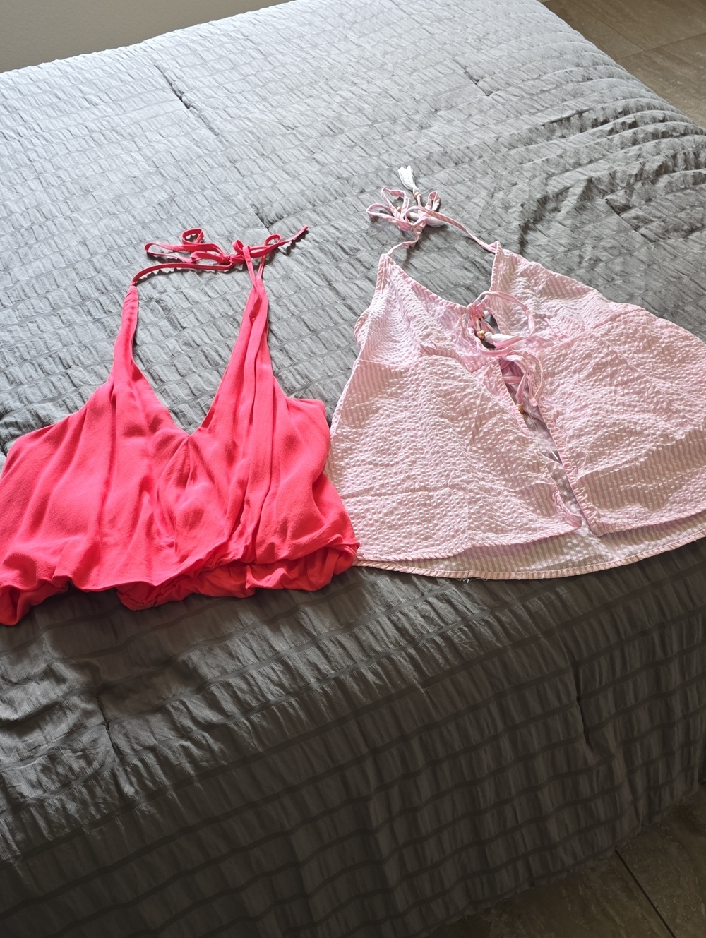 Bundle Deal 2 Halter Tops - Picture 2 of 5